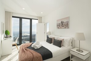 4 bedrooms, desk, iron/ironing board, WiFi