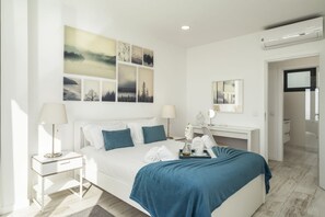 4 bedrooms, desk, iron/ironing board, WiFi