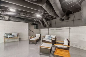 Interior - The Saban of Sherwood with a Pool located 0.9 miles from Bryant Denny Stadium (Tuscaloosa)