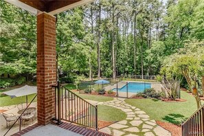 Outdoor pool - The Saban of Sherwood with a Pool located 0.9 miles from Bryant Denny Stadium (Tuscaloosa)