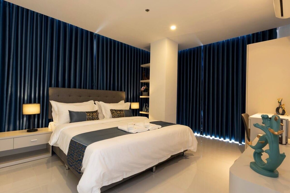 Pillowtop beds, desk, laptop workspace, WiFi (free)