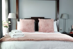 6 多间卧室、办公桌、熨斗/熨衣板、旅行婴儿床