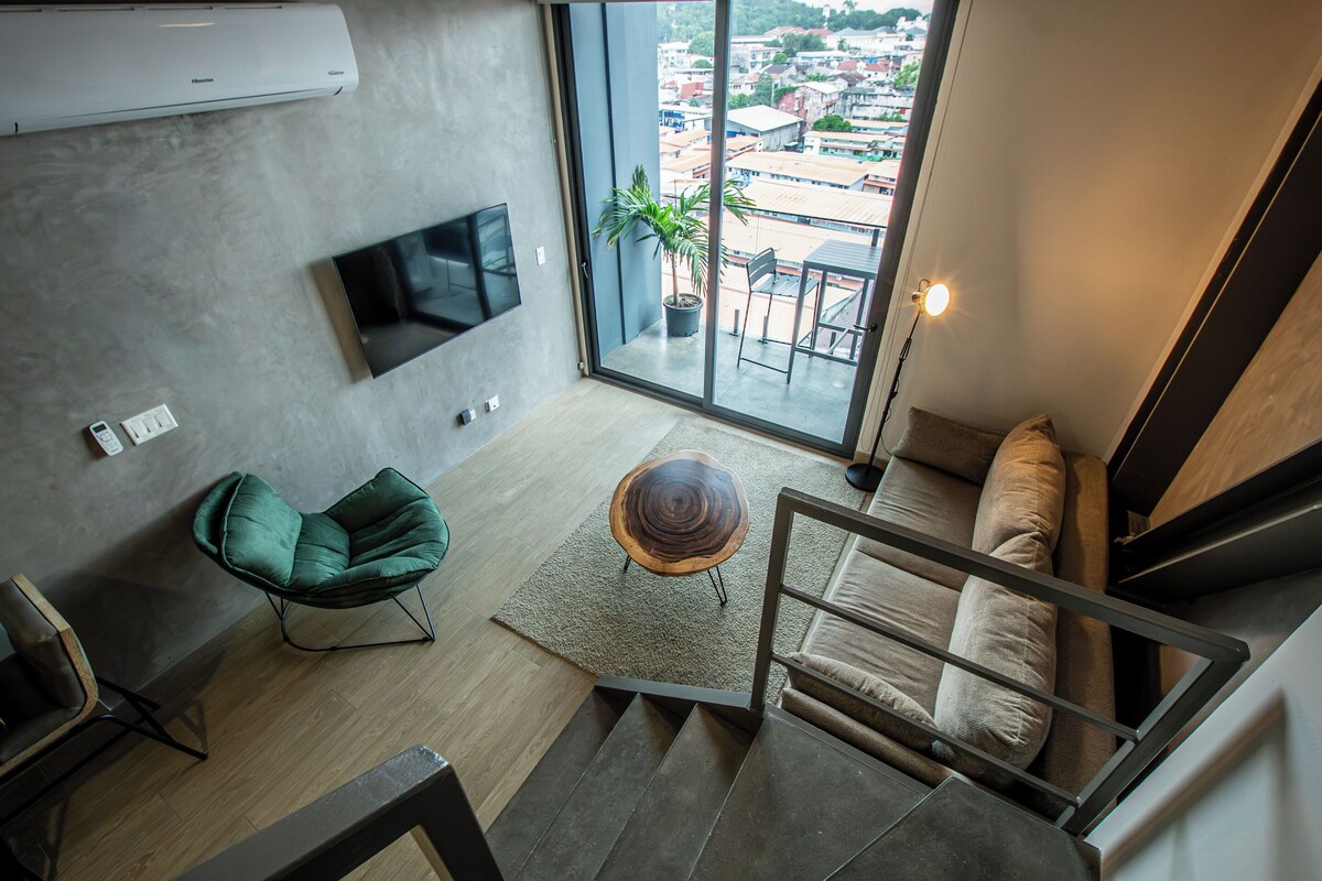 Penthouse (10) | Living area | Smart TV