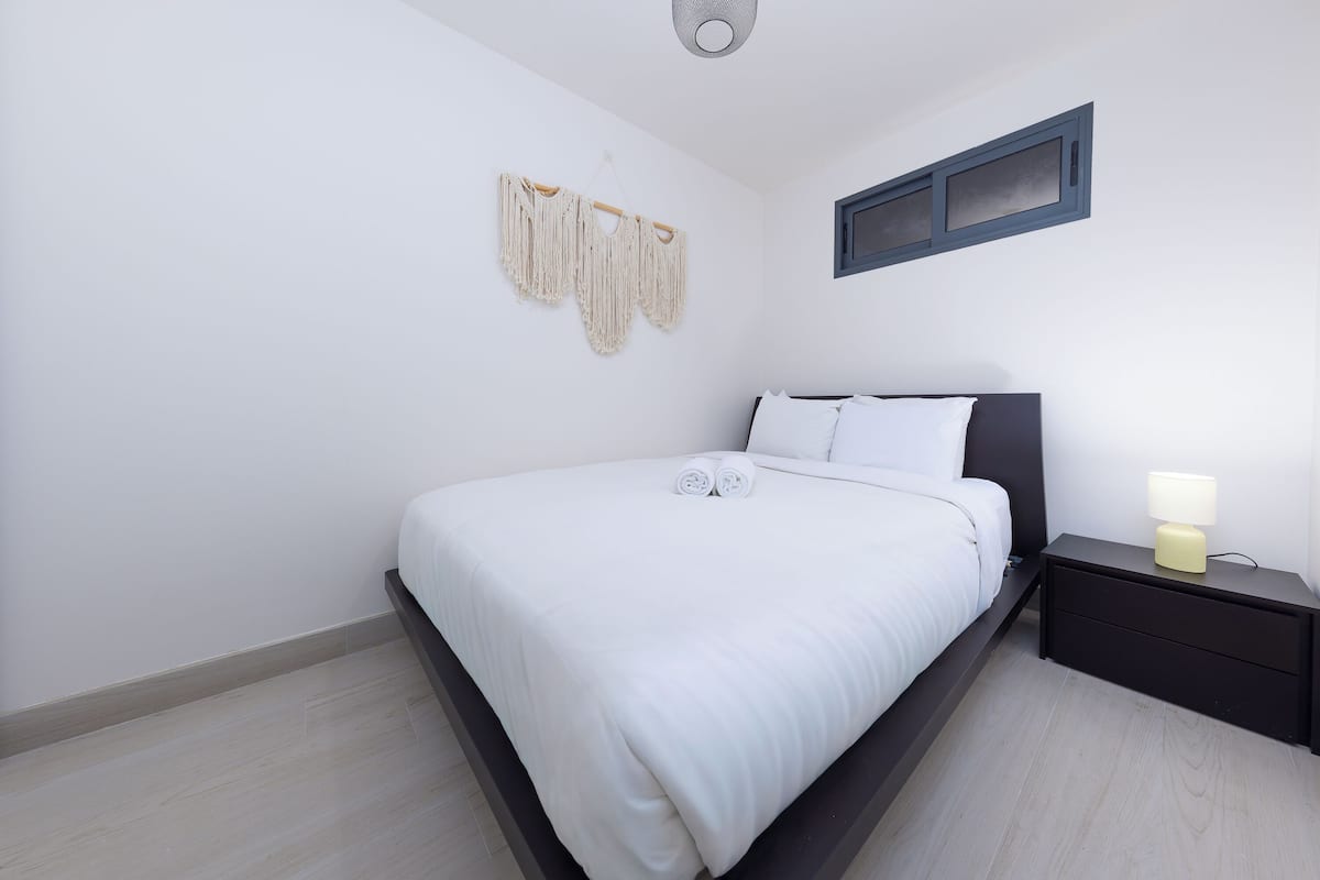 Ropa de cama de alta calidad y escritorio