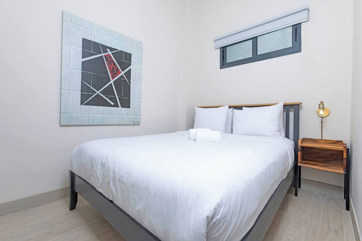 Family Apartment | Premium bedding, desk, iron/ironing board, WiFi (free)