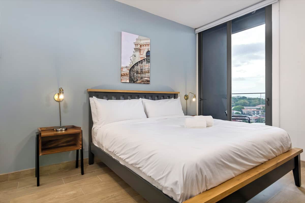 1 habitación, ropa de cama de alta calidad y escritorio