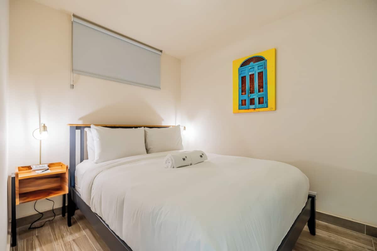 1 bedroom, premium bedding, iron/ironing board, free WiFi