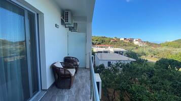 Studio – comfort, 1 soverom, terrasse, hageutsikt | Terrasse/patio