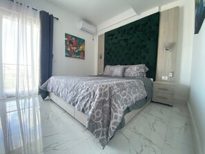 Estúdio conforto, 1 quarto, terraço, vista para o jardim | Roupas de cama antialérgicas, frigobar, Wi-Fi de cortesia, roupa de cama