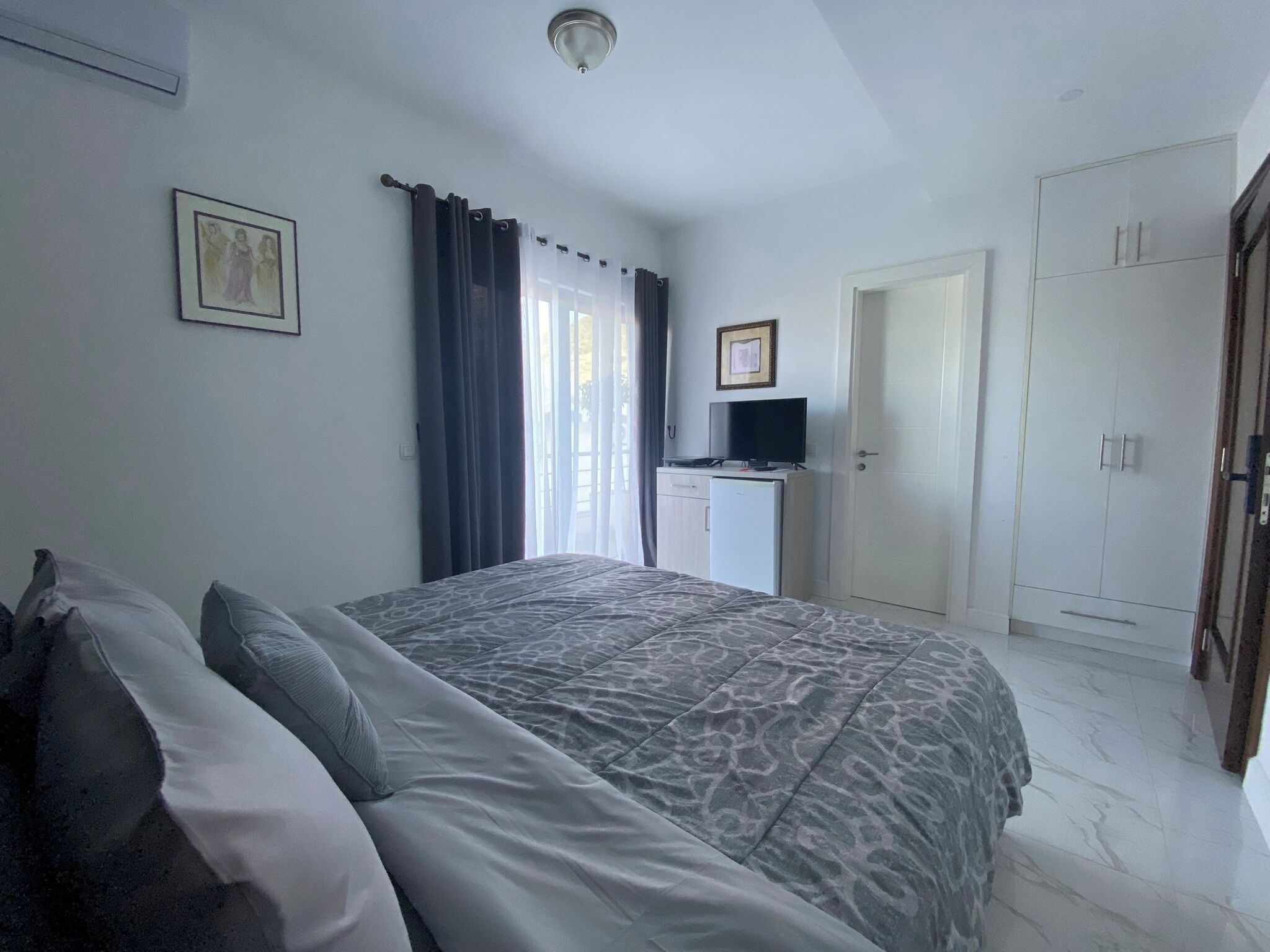 Comfort studio, 1 slaapkamer, terras, uitzicht op tuin | Kamervoorziening