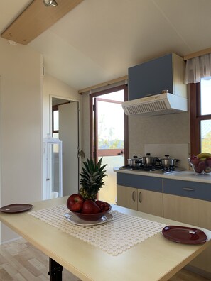 Fridge - Tiny House Lyrides by the cretan sea (Neapoli)