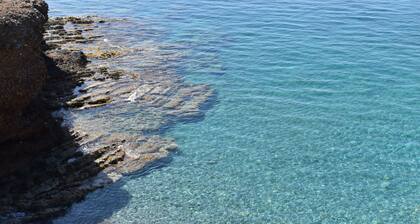 Tiny House Lyrides by the cretan sea