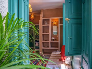 Royal Triple Room | Premium bedding, down comforters, Select Comfort beds - Riad Dada Messouda & spa (Marrakech)