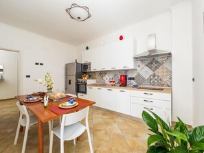 Fridge, microwave, oven, stovetop - La Rosa Home Sorrento Coast (Piano di Sorrento)
