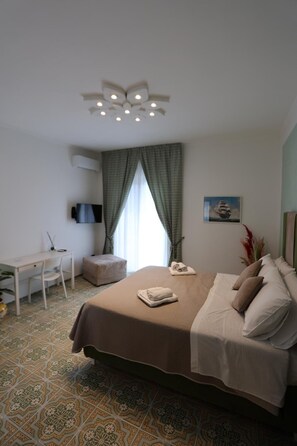 2 bedrooms, iron/ironing board, travel cot, free WiFi