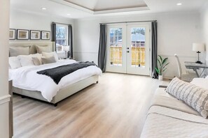 5 bedrooms, desk, iron/ironing board, travel crib