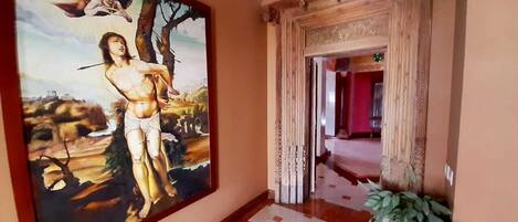 المنشأة من الداخل