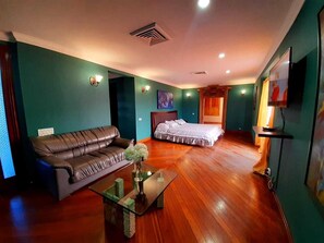 5 Schlafzimmer, Bügeleisen/Bügelbrett, WLAN, Bettwäsche