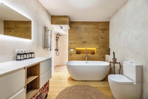 Hair dryer, towels, shampoo - Villa Can Truyet - Four Bedroom Villa, Sleeps 7 (Santa Eulària des Riu)