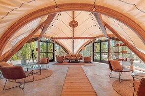 Lobby - Under Canvas Yosemite (Groveland)