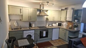 Private kitchen - Nariken Apartments (Easton)