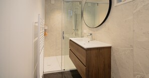 Shower, hair dryer, toilet paper