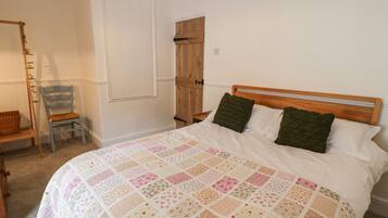 2 bedrooms, individually decorated, individually furnished, free WiFi