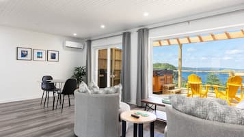 Cottage, Ocean View, Oceanfront | Soundproofing, free WiFi, bed sheets