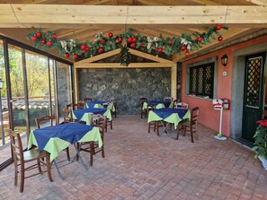 Outdoor dining