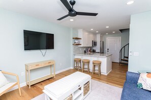 Smart TV - Cozy 1 Bedroom Condo s/short walk to the beach & Northside Park in N.OCMD (Ocean City)