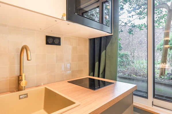 雪櫃、微波爐、爐具、咖啡機/沖茶器