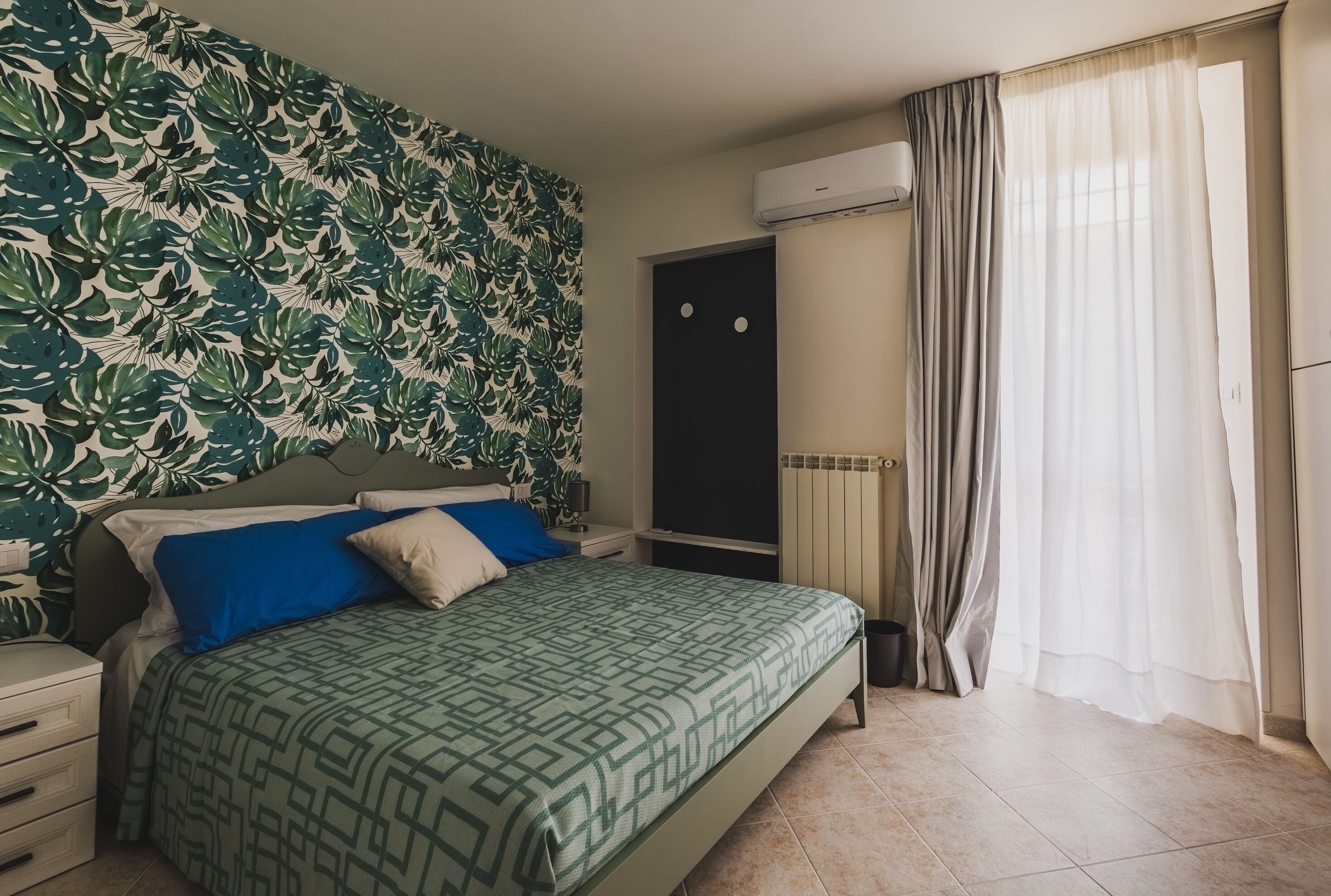 2 Schlafzimmer, Schreibtisch, Bügeleisen/Bügelbrett, Reisekinderbett