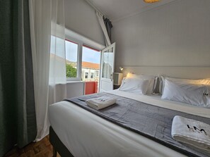 2 phòng ngủ, bộ đồ giường cao cấp, trang trí khác biệt 
