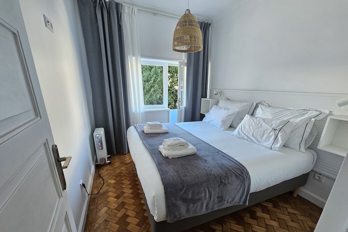 2 kamar tidur, seprai premium, dan didekorasi berbeda-beda