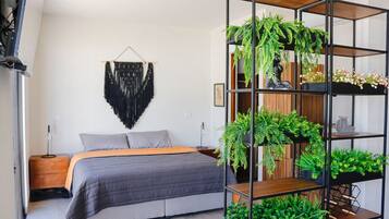 Deluxe-Apartment, Blick auf den Innenhof | 2 Schlafzimmer, hochwertige Bettwaren, individuell dekoriert