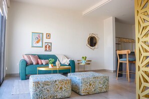 Deluxe-Apartment, Blick auf den Innenhof | Wohnbereich