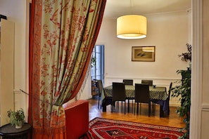 Dining - Chic Paris Apartment - Eiffel Tower (Paris)
