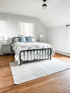 3 bedrooms, desk, travel crib, WiFi