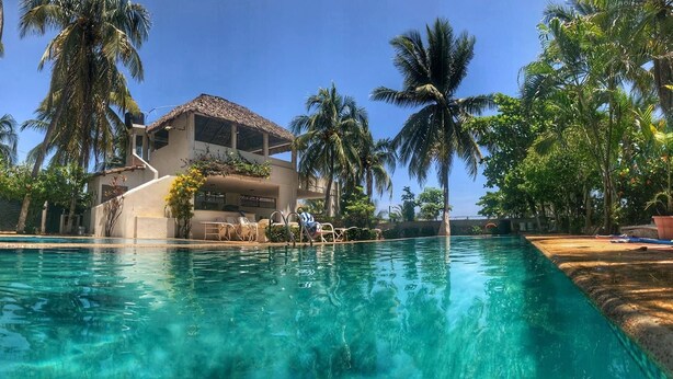 Chalet | Kolam renang | Kolam renang outdoor, dengan kursi berjemur