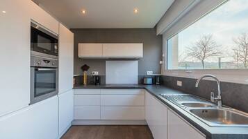 Réfrigérateur, micro-ondes, four, lave-vaisselle