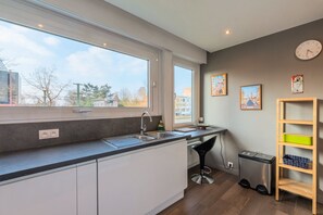 Réfrigérateur, micro-ondes, four, lave-vaisselle