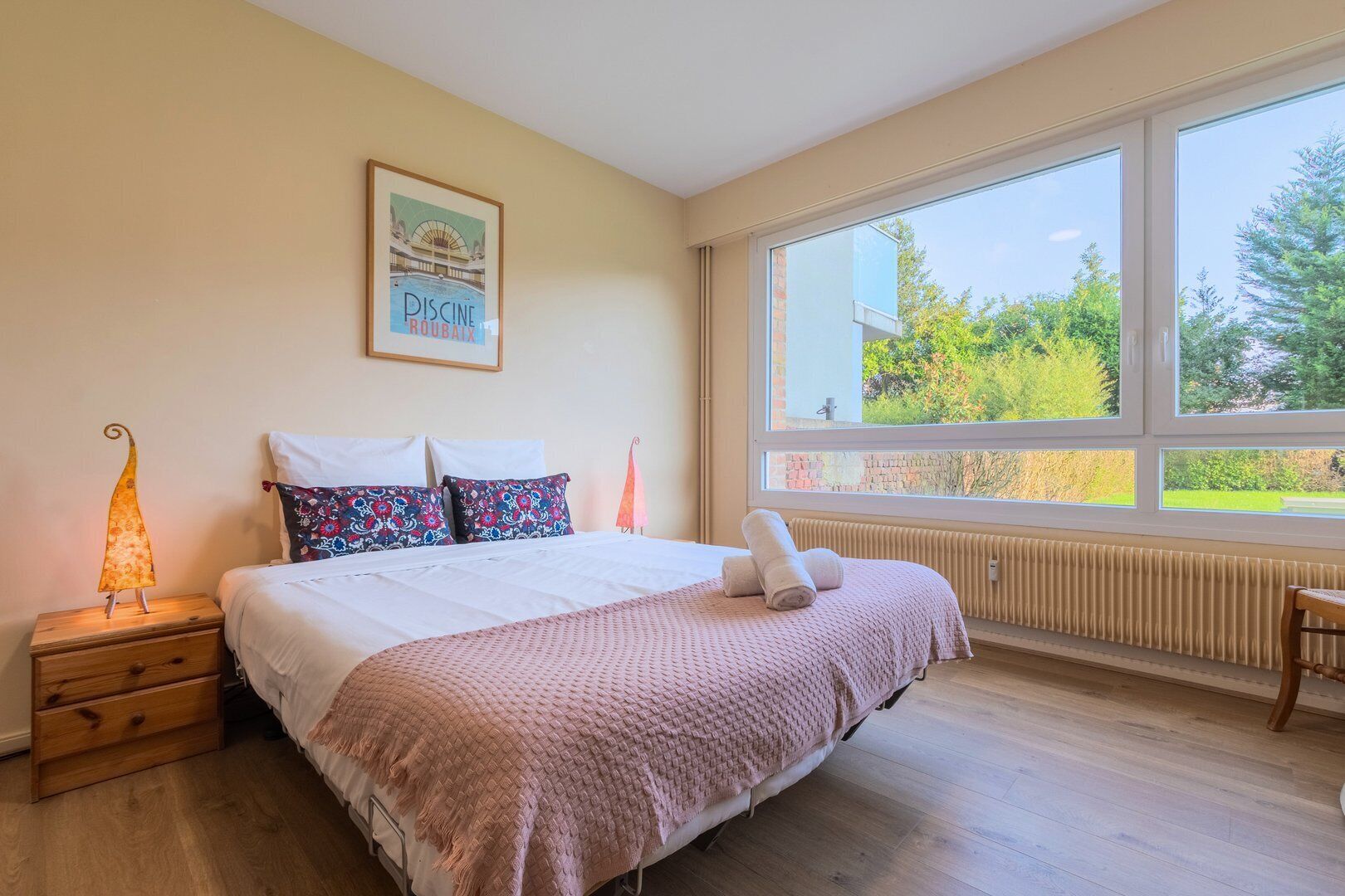 2 bedrooms, desk, iron/ironing board, internet