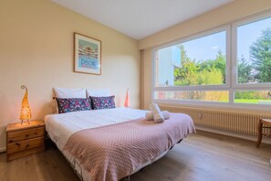 2 chambres, bureau, fer et planche Ă repasser, accĂšs Internet