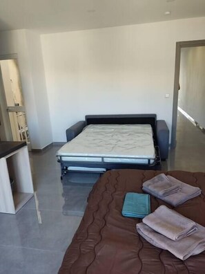 2 bedrooms, iron/ironing board, Internet, bed sheets - Smile Flat No. 9 - Entire Unit (Saint Paul's Bay)