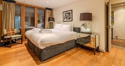 Beautiful Three Bedroom House in West London