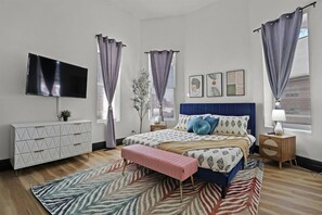 4 chambres, bureau, fer et planche à repasser, lit parapluie