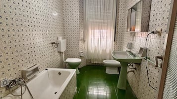 Room, 1 Bedroom, Accessible, Smoking | Bathroom