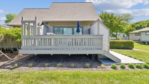 Exterior - Lakefront Sea Colony Villa! Amenity Rich with Private Beach and Shuttle! (Bethany Beach)