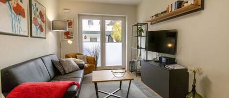 TV, bøker og stereoanlegg