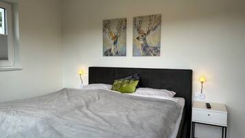 2 bedrooms, travel cot, free WiFi